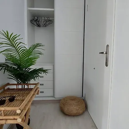 Boho With Patio In Centre And Close To Apartment *