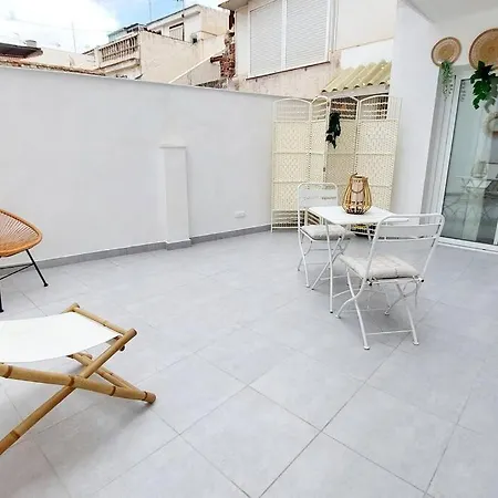 Apartment Boho With Patio In Centre And Close To *