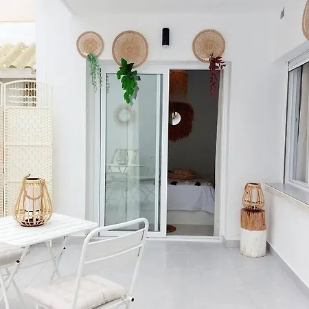 Boho With Patio In Centre And Close To Apartment